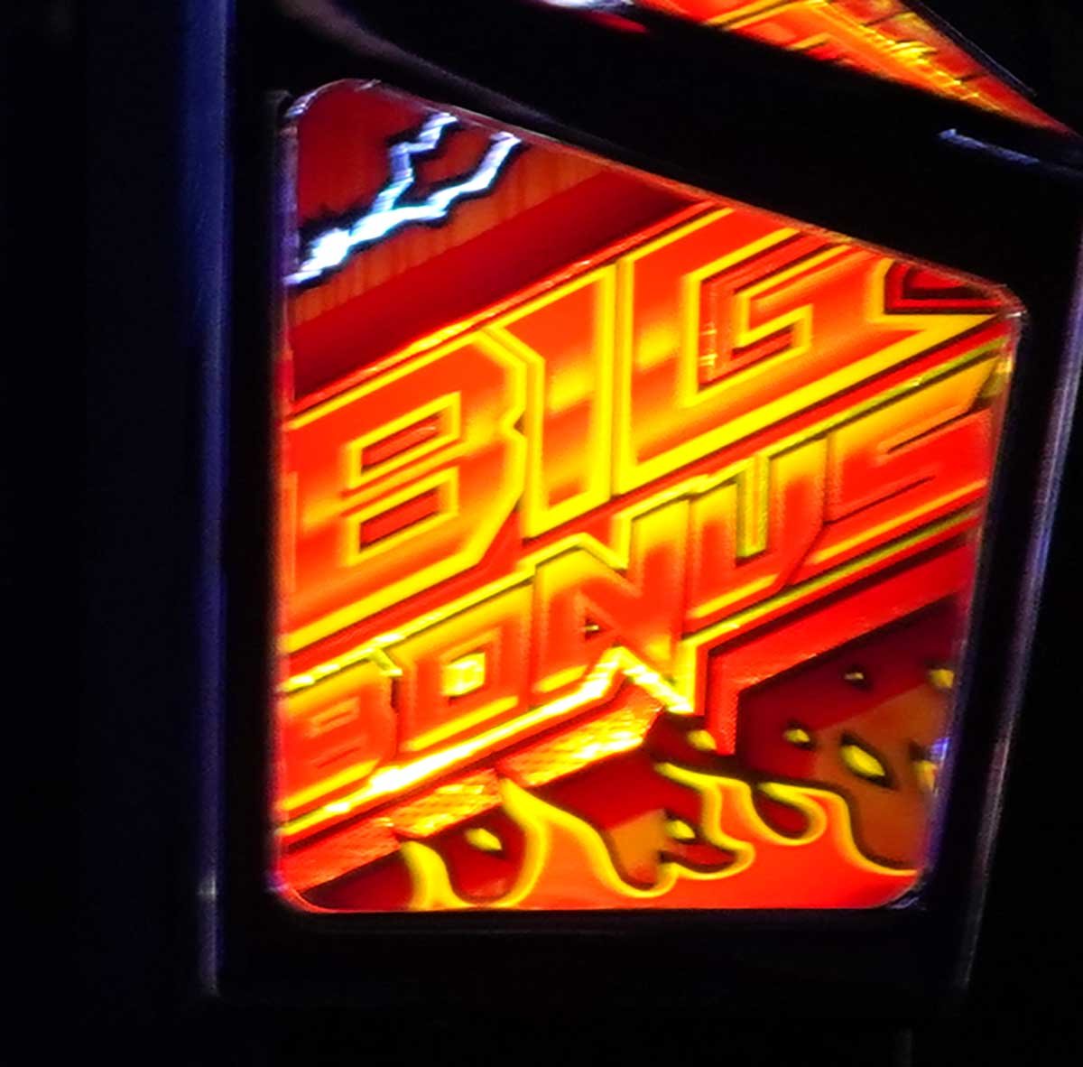 スマスロ鉄拳6　BIGボーナス告知ランプ　点灯中