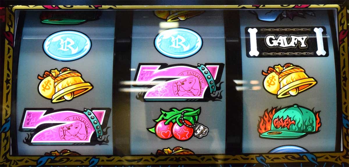 LBスロットGALFY　REG　赤7・赤7・BAR