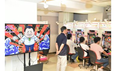 豊丸が『すしざんまい』の先行試打会を開催 eyecatch-image