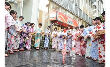 東和産業が今年も打ち水で「涼」を演出 eyecatch-image