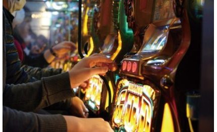 『ゴッド凱旋』等を継続設置する《マリーナサンライズ》(広島県)、組合員資格停止に eyecatch-image