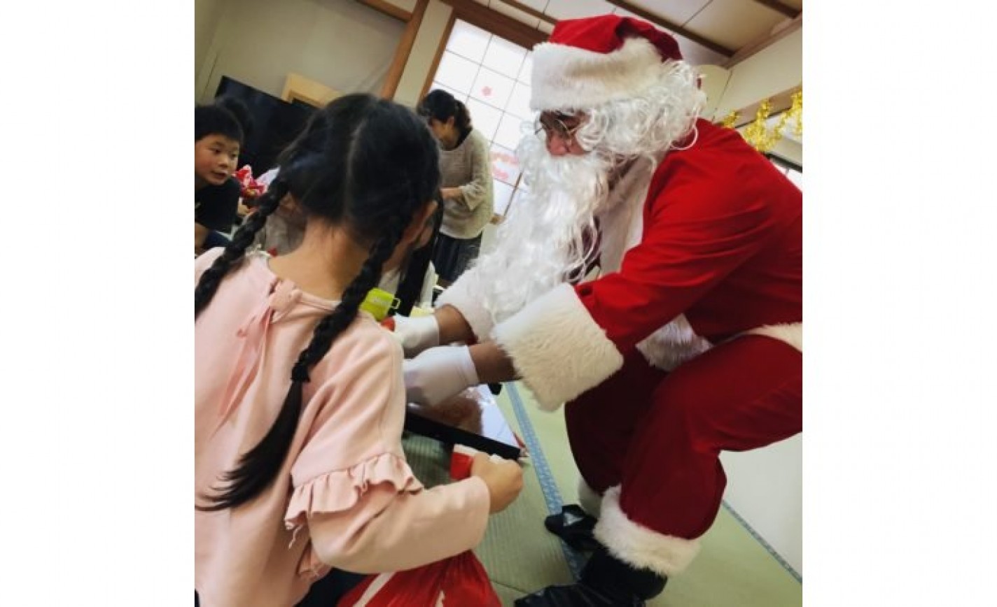 アシベ商事が下田市の児童クラブにクリスマスケーキを寄贈 eyecatch-image